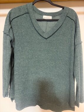 Zenana Outfitters V-Neck Sweater in Heather Teal new w/o tags